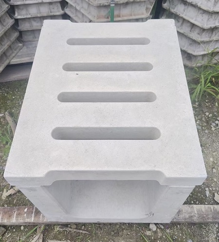 水泥雨水篦子圖片，水泥雨水篦子高清圖片，水泥雨水篦子成品圖片，水泥雨水口立篦子圖片，四孔水泥雨水篦子圖片
